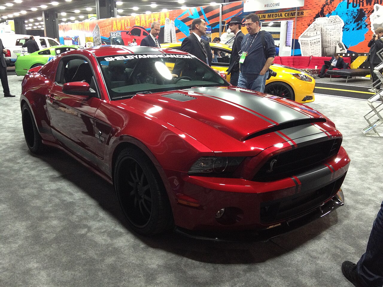 Shelby GT500 Super Snake – Shelby GT500 Super Snake Wide Body fra 2013. Originalbilen fra 1967 vises i Mecums eget galleri, lenket nedenfor.